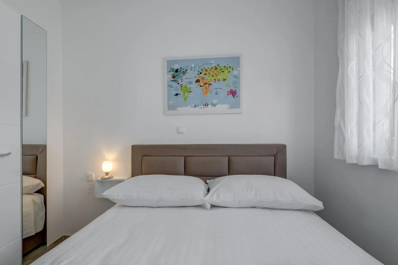 Deluxe Suites With Private Garden, Central Trogir 0*,  Kroatien