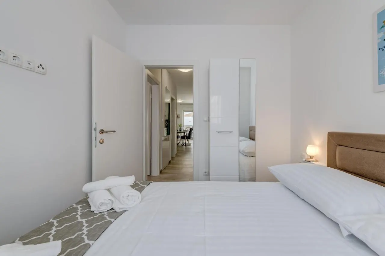 Deluxe Suites With Private Garden, Central Trogir 0*,  Kroatien