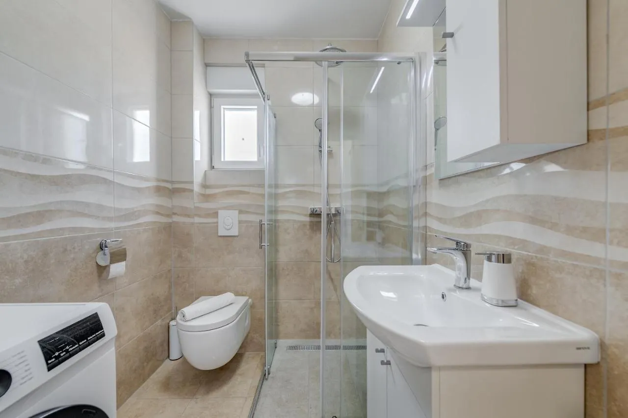 Deluxe Suites With Private Garden, Central Trogir Lägenhet