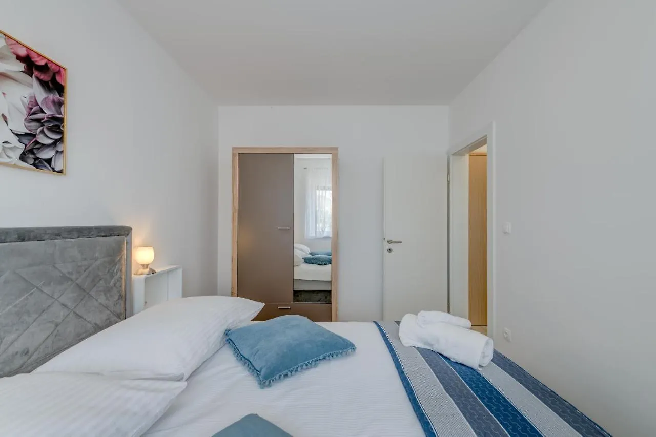 Lägenhet Deluxe Suites With Private Garden, Central Trogir Kroatien