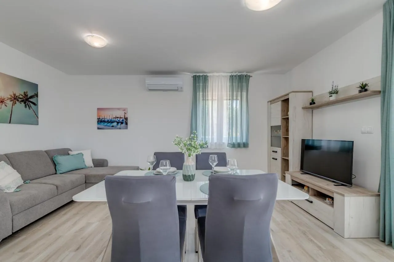 Lägenhet Deluxe Suites With Private Garden, Central Trogir