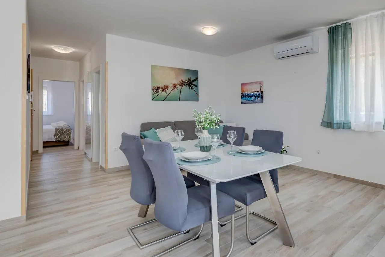 Lägenhet Deluxe Suites With Private Garden, Central Trogir