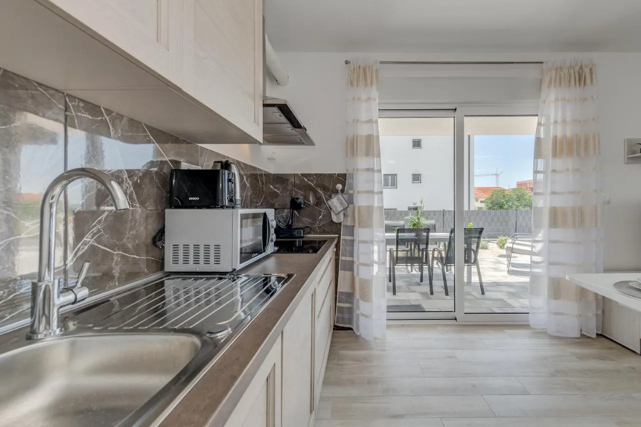 Lägenhet Deluxe Suites With Private Garden, Central Trogir