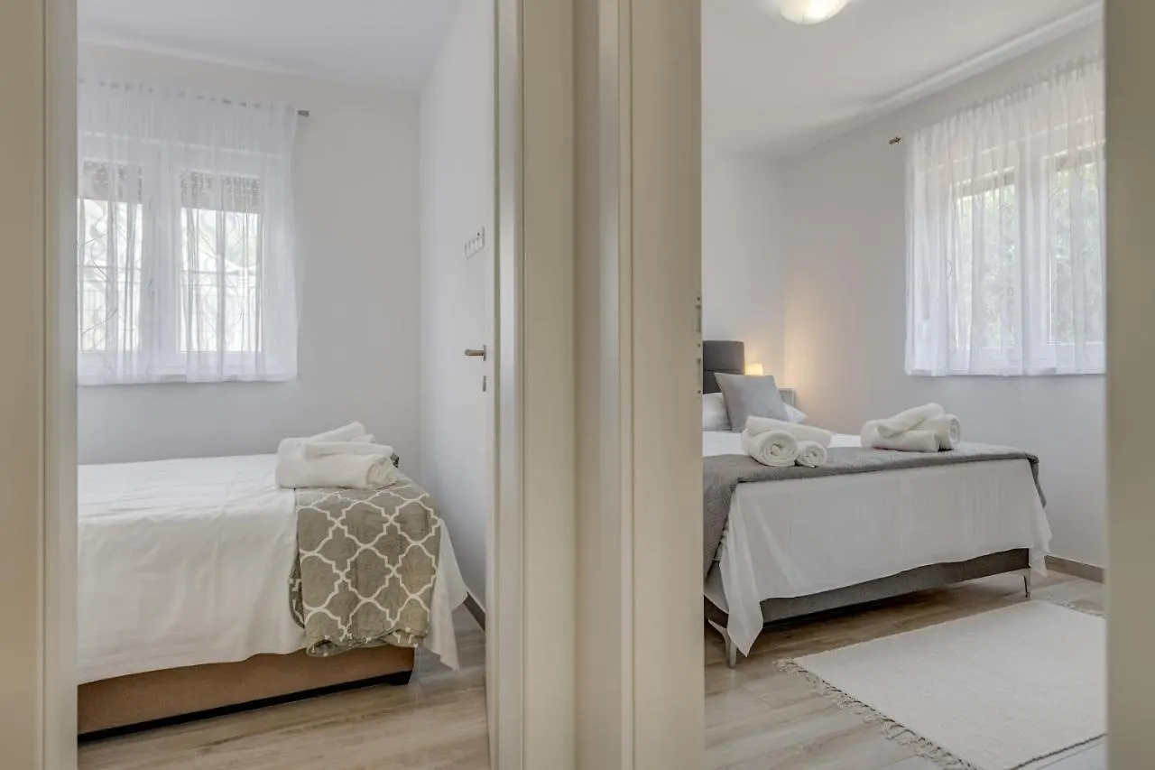 Deluxe Suites With Private Garden, Central Trogir